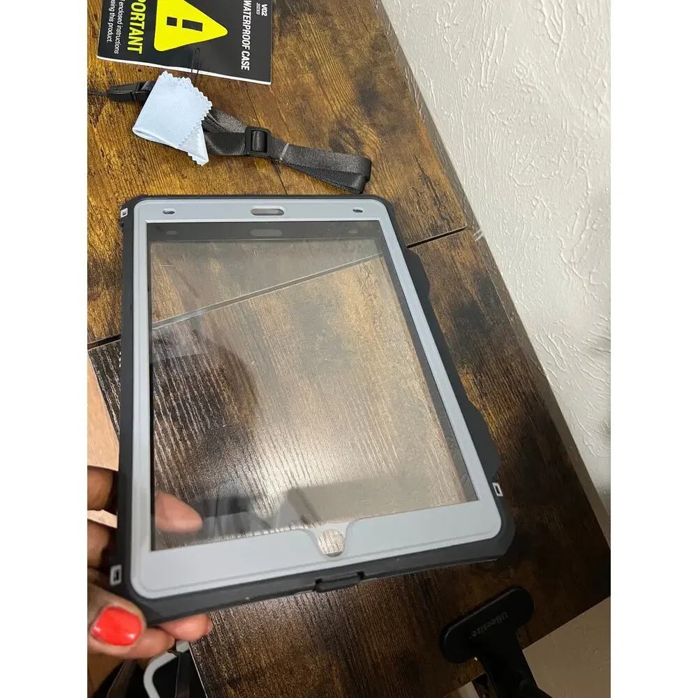 MRUOZRUI 10.2 Waterproof Case Compatible With IPad 9th 8th 7th Generation-Black